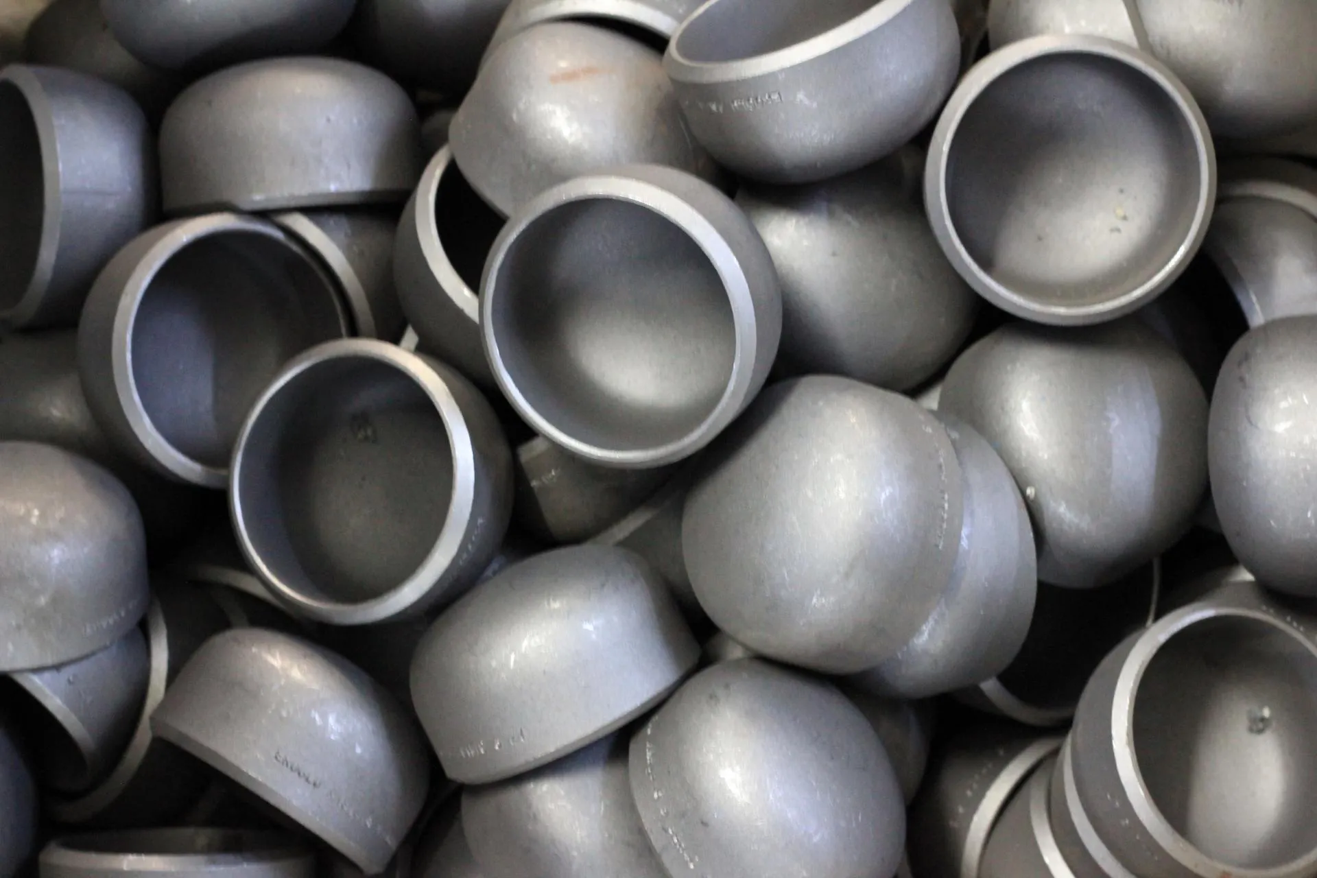 Заглушка нержавеющая AISI 316 эллиптическая приварная DIN 2617 323.9 мм х 3 мм